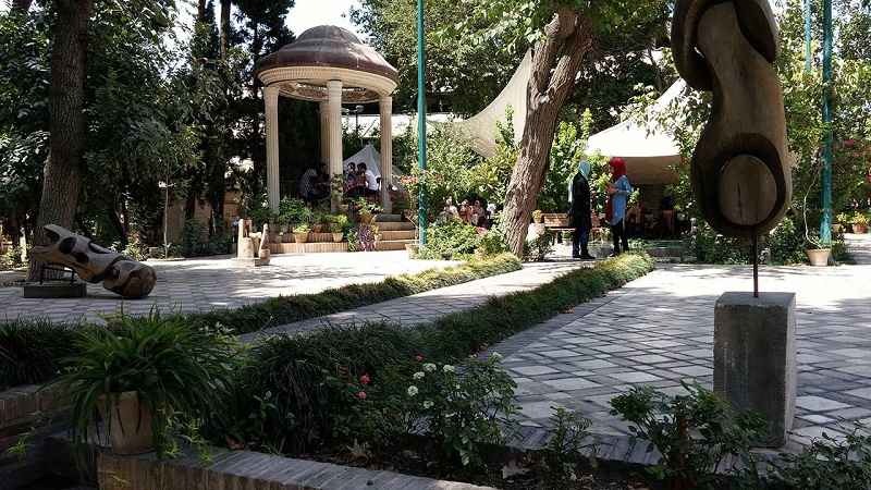 افتتاح کافه در باغ نگارستان تهران غیر قانونی است