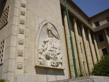 کاخ دادگستری بنایی به سبک نئوکلاسیک اروپایی