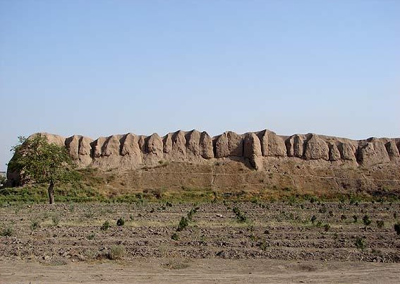 قلعه ایرج در آستانه نابودی/ بزرگترین قلعه خشتی نظامی جهان مورد بی توجهی مسوولان