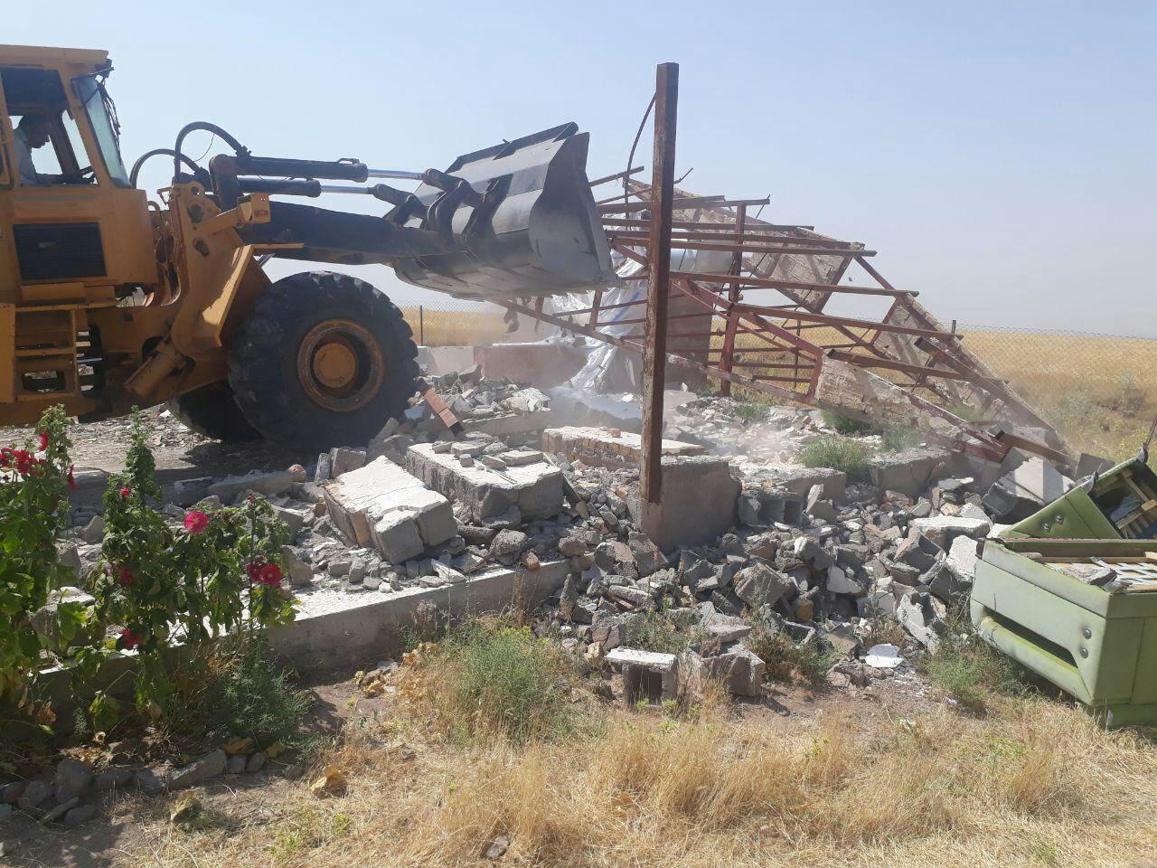 3 بنای غیر مجاز در اراضی کشاورزی شهرستان قزوین تخریب شد