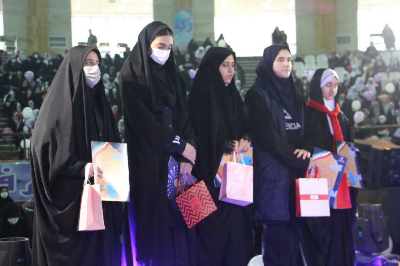 اجتماع ۳ هزار نفری دختران شمیرانات در جشن بزرگ عطر فاطمی