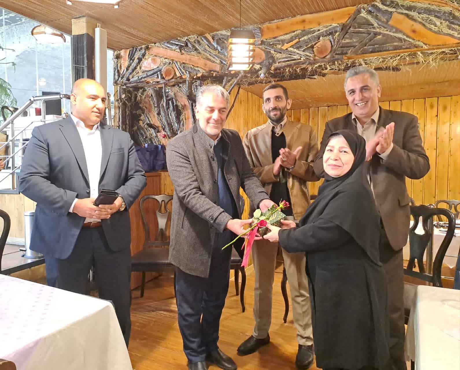 افتتاح فروشگاه عرضه محصولات هنری ،صنایع دستی و تولیدات محلی در فشم 