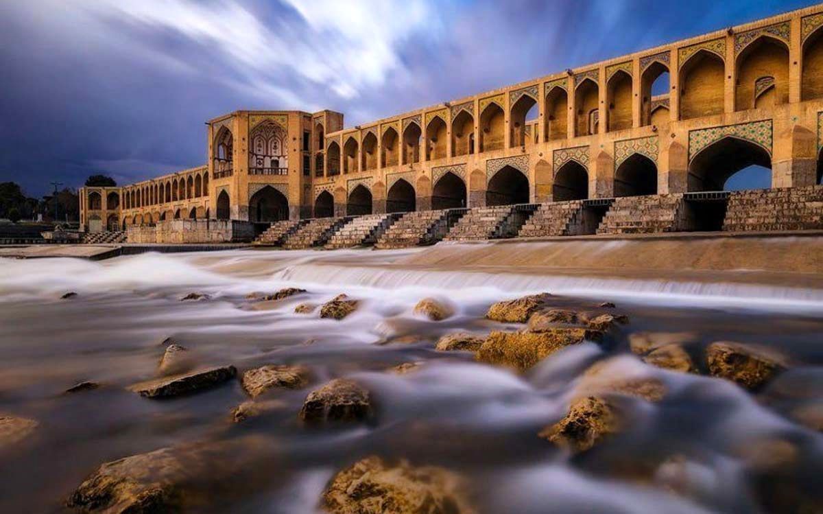 چطور در دوهفته به شیراز و اصفهان سفر کردم؟