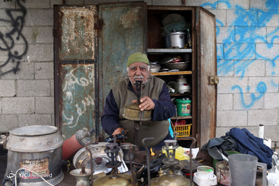 جودت الخور استاد تعمیر چراغ های نفتی در غزه
