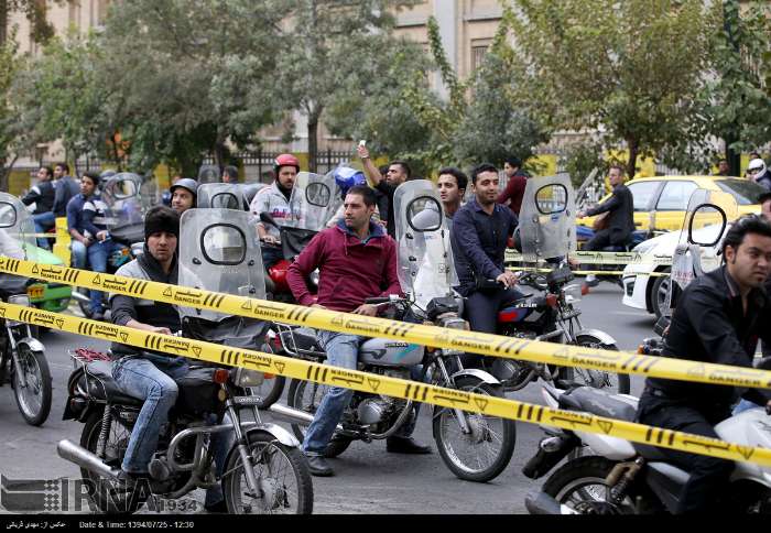 سقوط جرثقیل در خیابان خیام به روایت تصویر