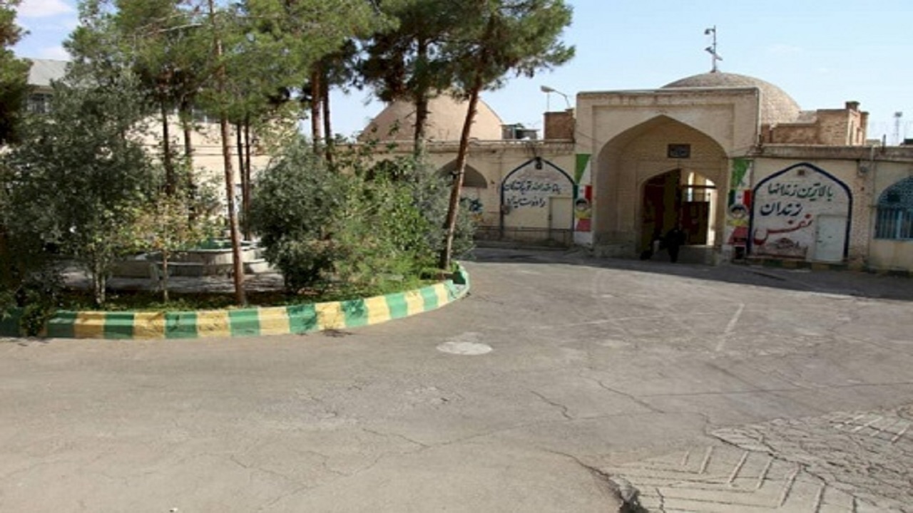 دستور تخریب دیوار مزاحم کاروانسرای تاریخی شهر سمنان صادر شد