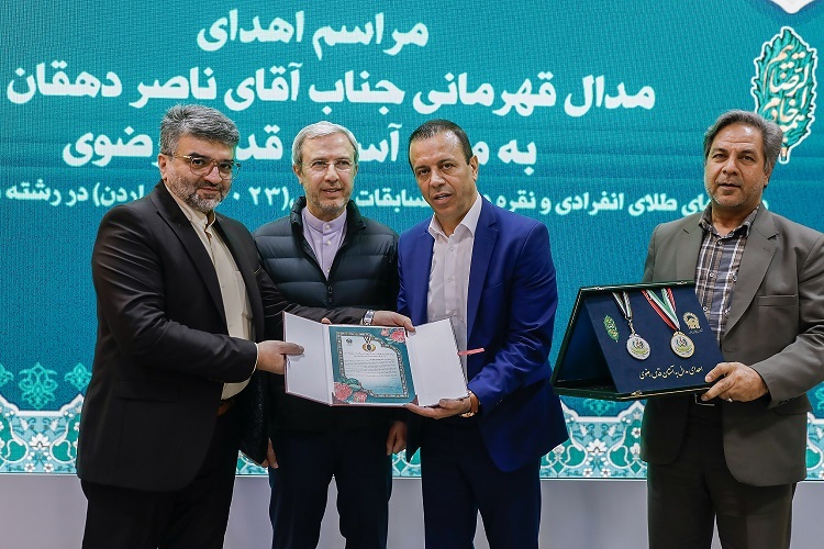 اهدای مدال طلای پاراتنیس روی میز قهرمان کشور به موزه حرم مطهر رضوی+ فیلم+ گزارش تصویری