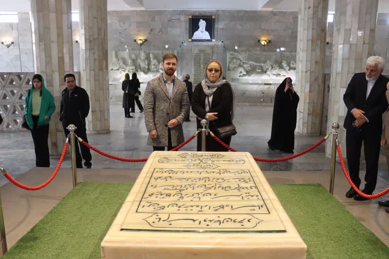 نظر سفیر رومانی در ایران درباره آرامگاه فردوسی + فیلم نظر سفیر رومانی در ایران درباره آرامگاه فردوسی + فیلم