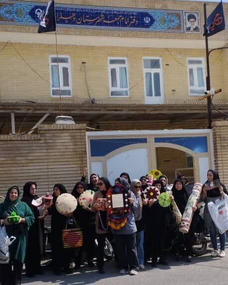 تجمع و اعتراض بانوان صنعت گر صنایع دستی دهلران مقابل دفتر امام جمعه
/آقایان با تنگ نظری مانع کسب کار مردم بر سر سفره امام حسین نشوید