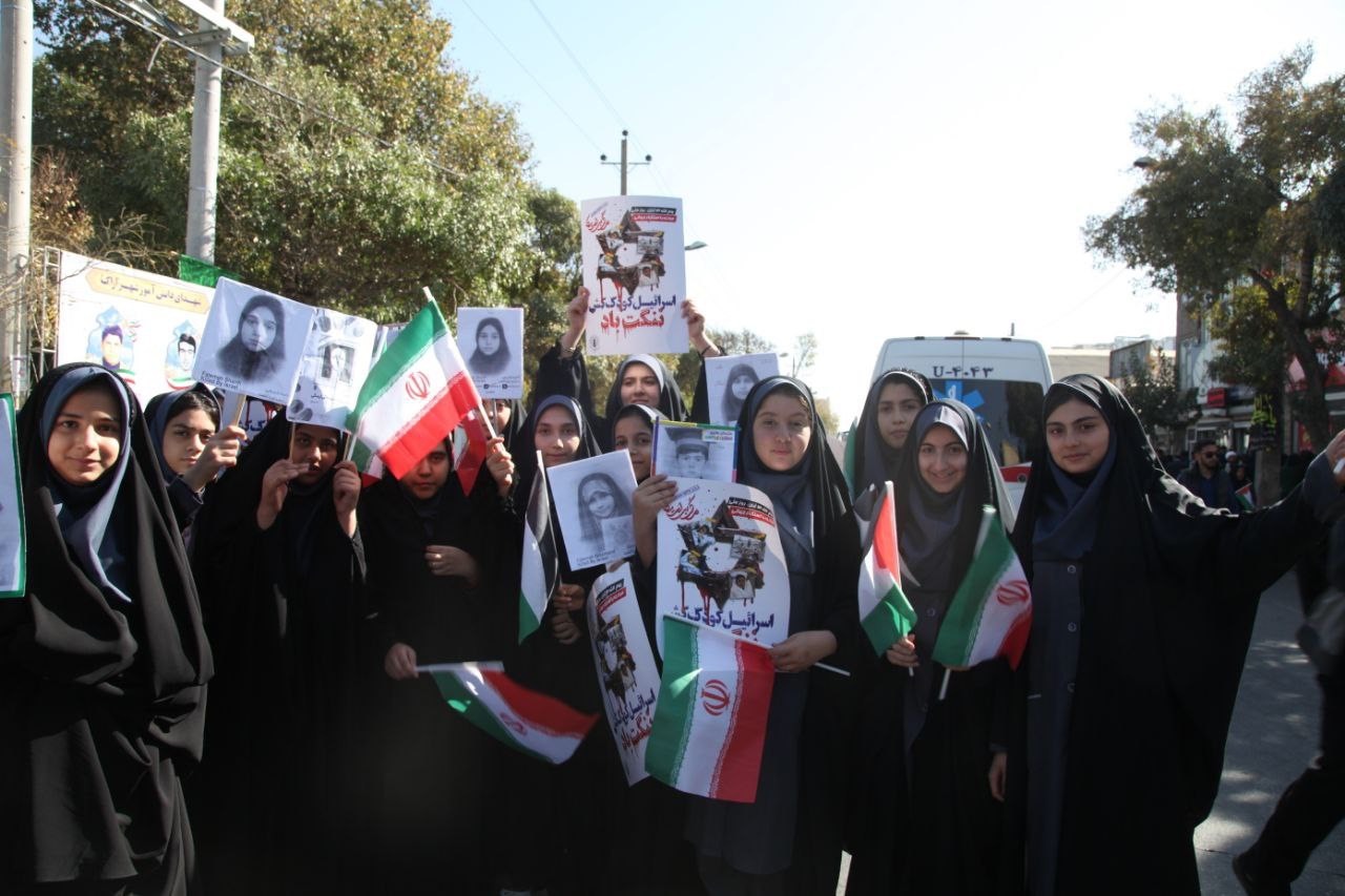 حماسه استکبارستیزی مردم اراک در راهپیمایی ۱۳ آبان به روایت تصویر حماسه استکبارستیزی مردم اراک در راهپیمایی ۱۳ آبان به روایت تصویر