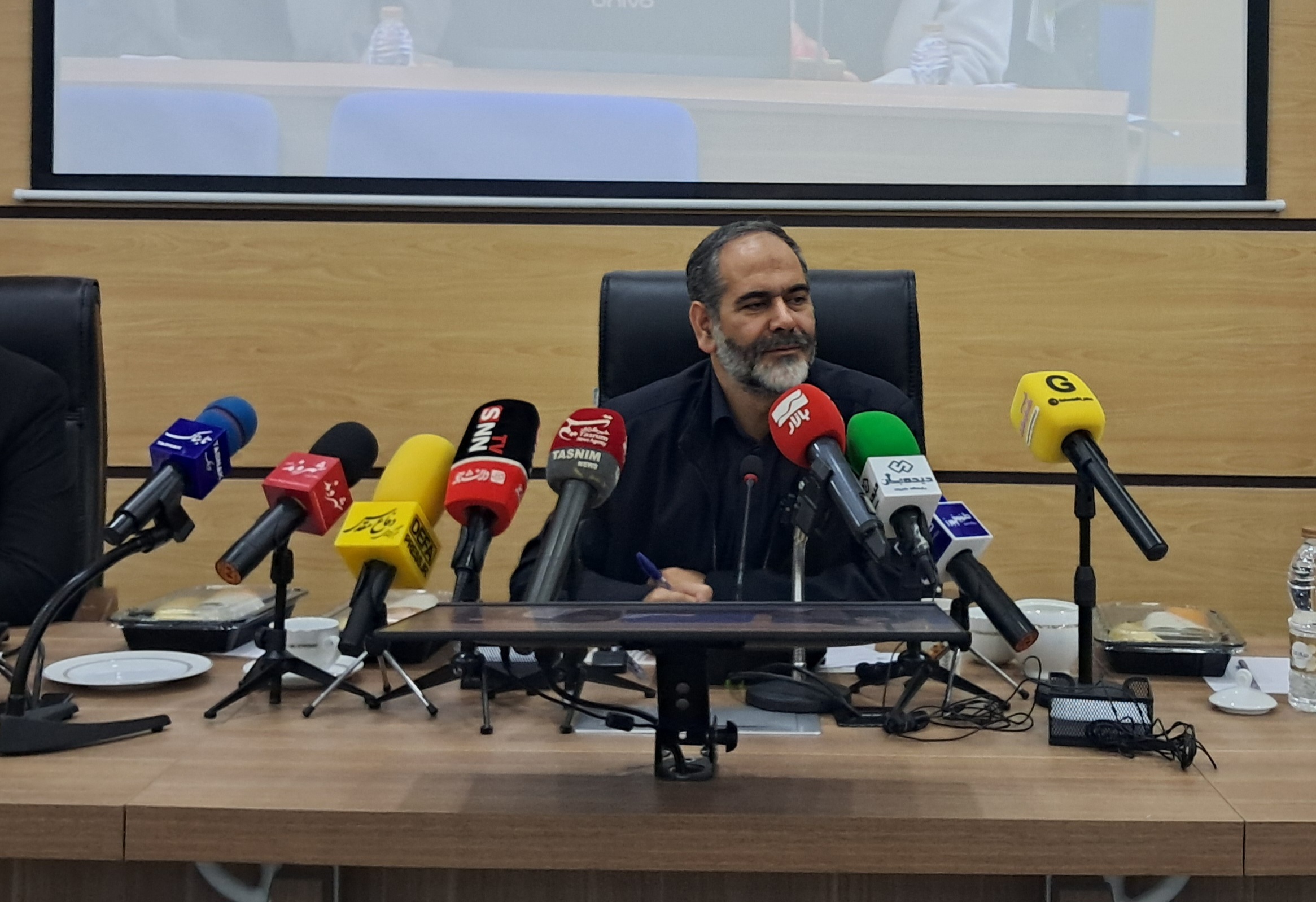 ۳۸ درصد آلودگی هوا از خودروهاست/وزارت نفت باید سوخت استاندارد به نیروگاه ها برساند