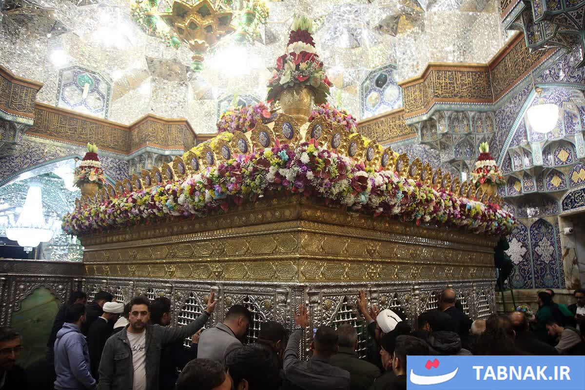 گزارش تصویری/ گل‌آرایی ضریح مطهر بانوی کرامت در آستانه میلاد حضرت فاطمه زهرا سلام الله علیها