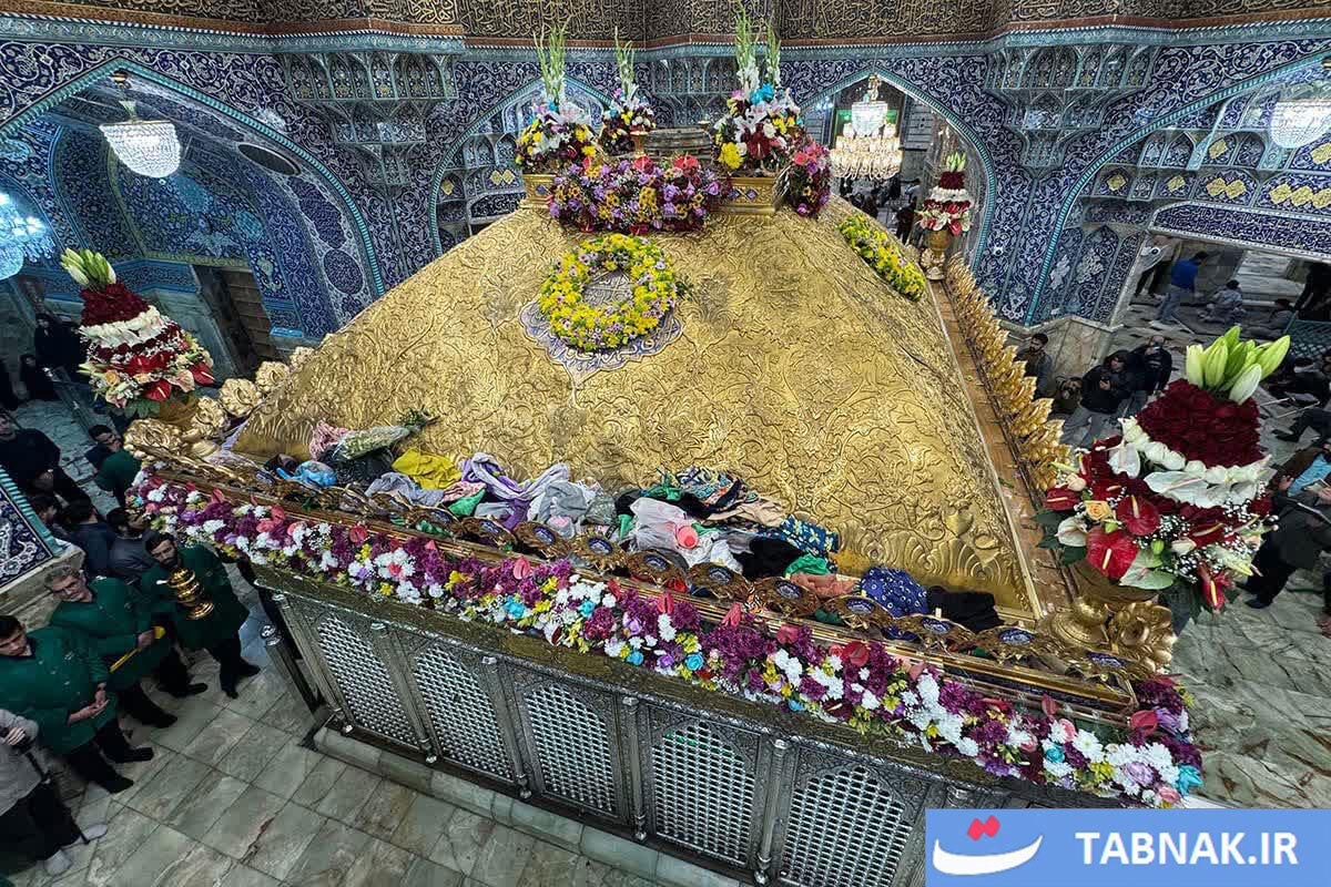 گزارش تصویری/ گل‌آرایی ضریح مطهر بانوی کرامت در آستانه میلاد حضرت فاطمه زهرا سلام الله علیها